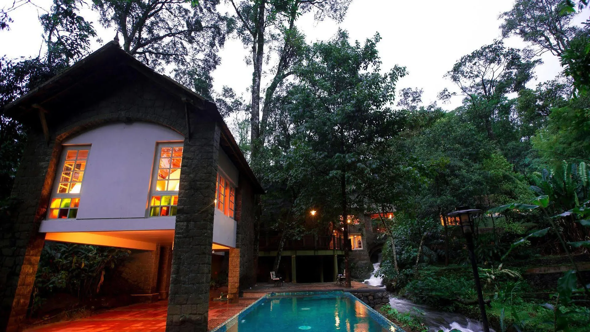 *** Szálloda Mayapott Bungalow Kumily India