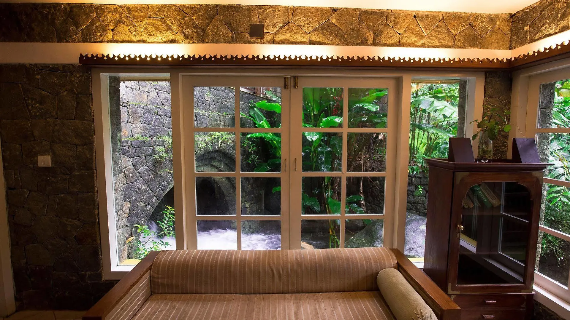 Kumily Mayapott Bungalow הודו