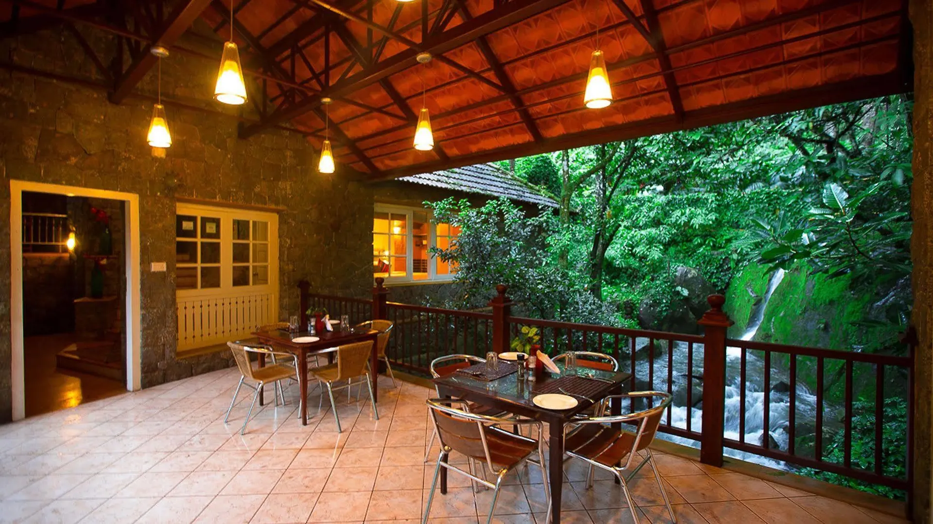 Kumily Mayapott Bungalow 3*,